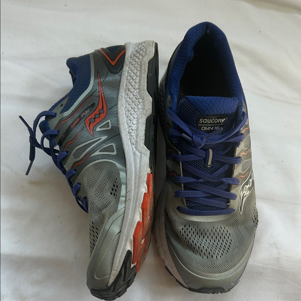 Saucony Omni running shoes.